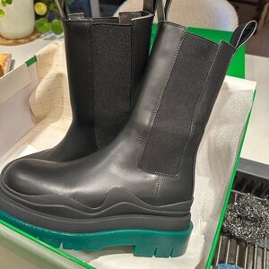 Bottega Veneta Black and Green Chelsea Boots